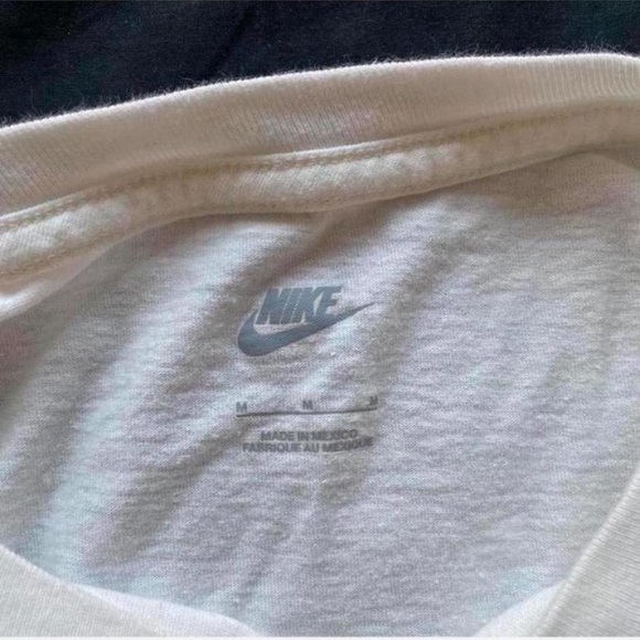 Nike Festive White Tee with Holiday Graphic - Picture 2 of 4